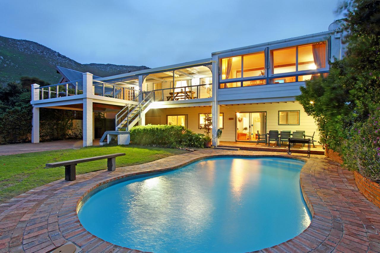 Atlantic Dream Beachfront Villa Scarborough Bagian luar foto